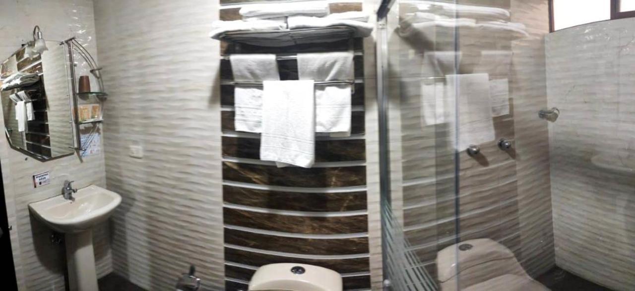 La Kapital Hotel أمباتو المظهر الخارجي الصورة